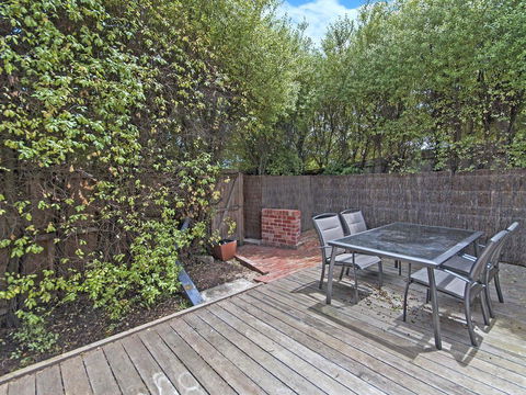 Railway Cottage - Accommodation Burleigh 2