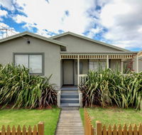 Reardon Place - moments from the family friendly Pea Soup Cove - Accommodation Burleigh