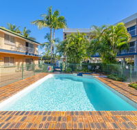 Red Star Hotel Palm Beach - Accommodation Burleigh