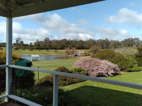 Redtail Ridge Cottages - Accommodation Burleigh 0