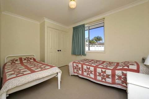 Reef Close, 1/2 - Accommodation Burleigh 2
