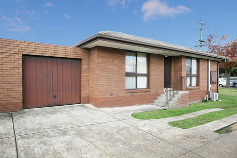 Rent Melbourne - Accommodation Burleigh 1