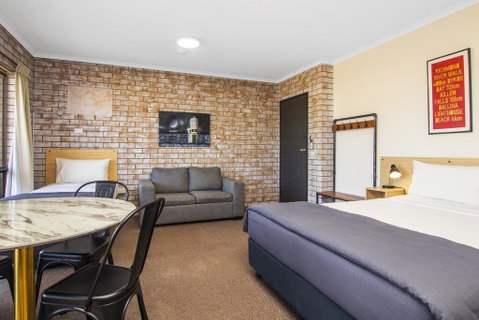 River Street Motel - Accommodation Burleigh 2