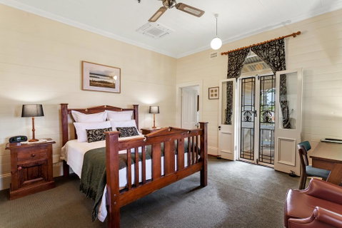 Riversleigh House - Accommodation Burleigh 2