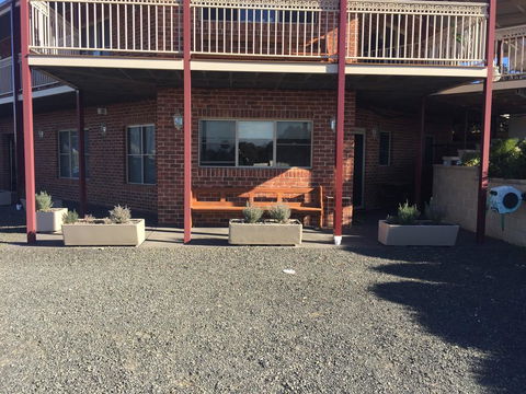 Robin Hill Retreat - Accommodation Burleigh 2