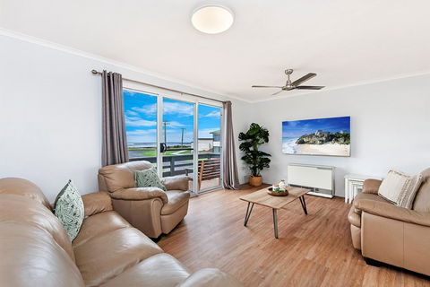Rocky Point - Pet Friendly Accommodation For Multiple Families - Accommodation Burleigh 1