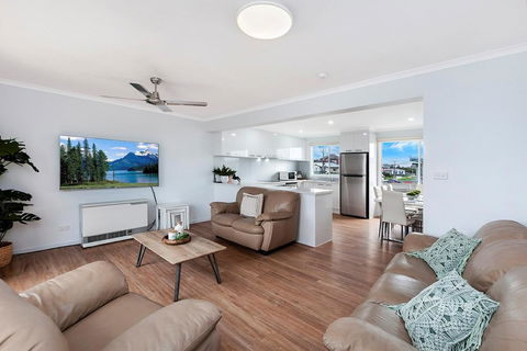 Rocky Point - Pet Friendly Accommodation For Multiple Families - Accommodation Burleigh 2