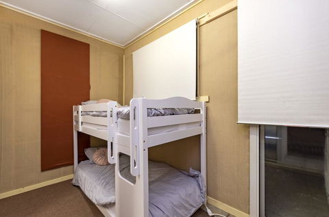 Rose Retreat - Accommodation Burleigh 3