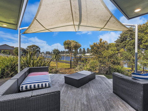 Rossleague House - Accommodation Burleigh 0