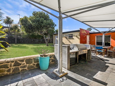 Rossleague House - Accommodation Burleigh 3