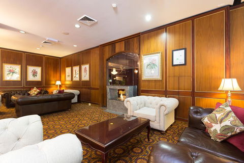 Royal On The Park - Accommodation Burleigh 2