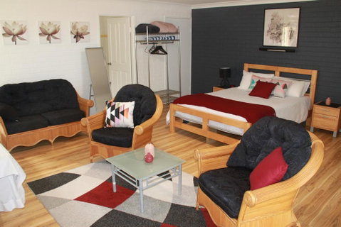 Salamander Beach Accommodation - Adults Only - Accommodation Burleigh 0