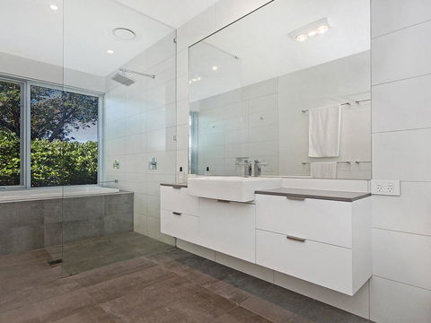 Saltwater Lodge - Accommodation Burleigh 3