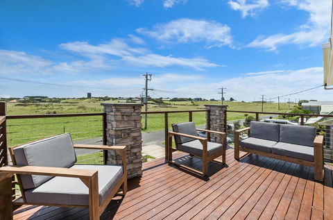Salty's - Newly Renovated - Accommodation Burleigh 3