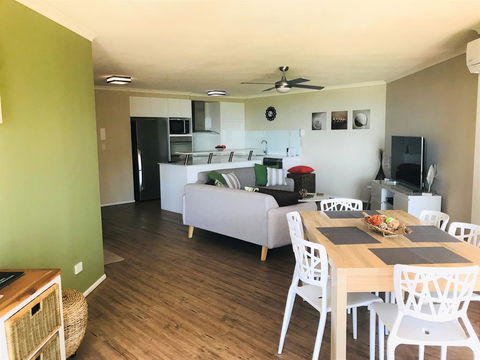 Sanctuary Beach Resort - Accommodation Burleigh 3