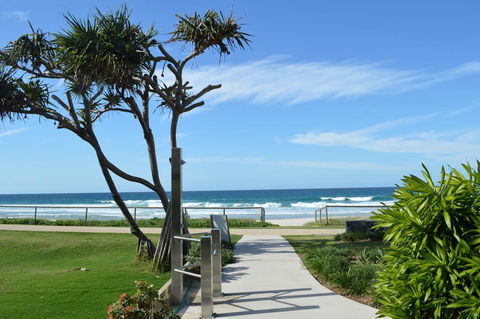 Sanctuary Beach Resort - Accommodation Burleigh 0