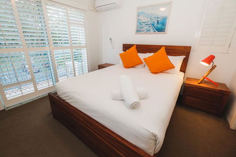Sanctuary Lake Apartments - Accommodation Burleigh 3