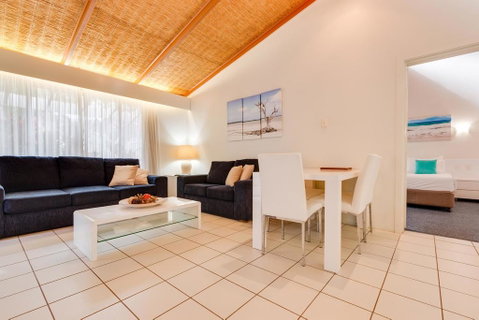 Sapphire Sea N Sand - Accommodation Burleigh 1