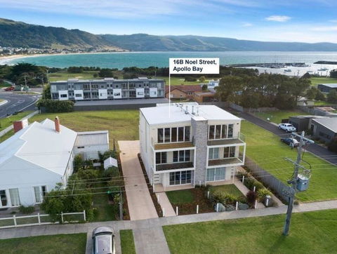 SEA NOOK - Seconds From The Beach - Accommodation Burleigh 0