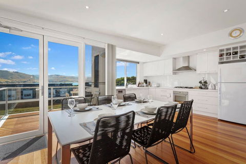SEA NOOK - Seconds From The Beach - Accommodation Burleigh 2