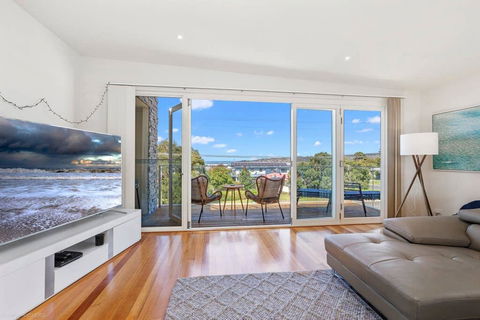 SEA NOOK - Seconds From The Beach - Accommodation Burleigh 1
