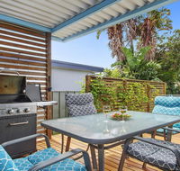 Sea Shack - renovated 1950's beach house - Accommodation Burleigh