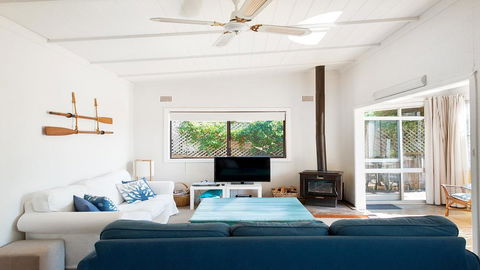 Sea Urchin, 9 Sandy Point Road - Accommodation Burleigh 0
