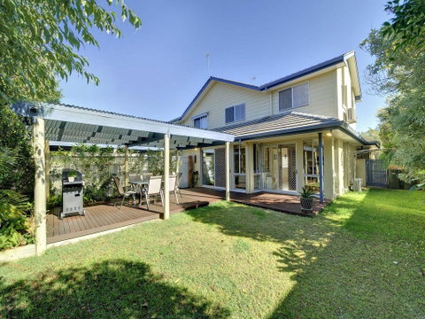 Sea Whispers @ Fingal Bay - Accommodation Burleigh 0
