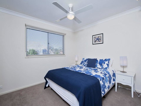 Sea Whispers @ Fingal Bay - Accommodation Burleigh 3