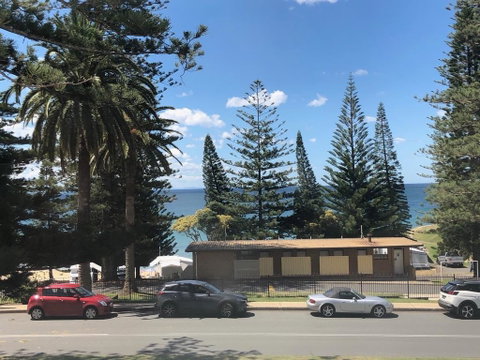 Seabreeze Beach Hotel - Accommodation Burleigh 1