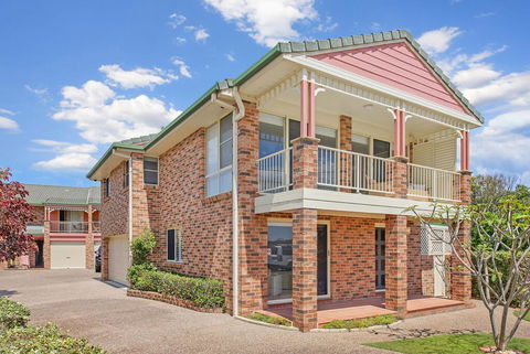 SEASCAPE - An Enticing Lakeside Escape - Accommodation Burleigh 3