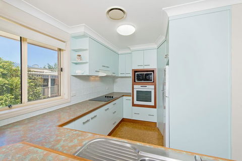 SEASCAPE - An Enticing Lakeside Escape - Accommodation Burleigh 2