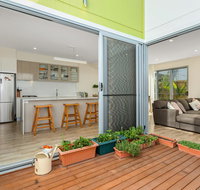 SEASIDE BY THE BEACH - Accommodation Burleigh