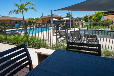 Seaside Holiday Resort - Accommodation Burleigh 3
