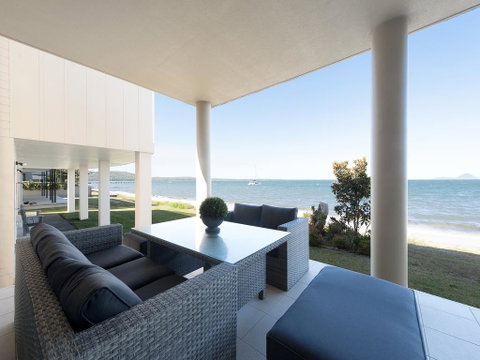 Seaside Splendour - Accommodation Burleigh 0