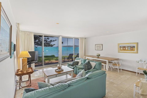 Seaview Cresent, 4 - Accommodation Burleigh 1