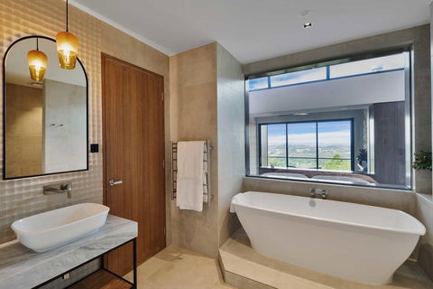 Sequoia Lodge - Accommodation Burleigh 0