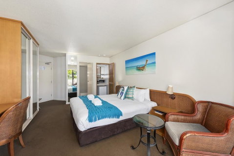 Serenity Bay Studio Apartment - Accommodation Burleigh 1