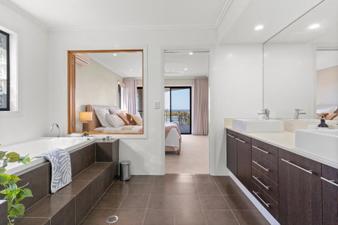 Shawhaven - Accommodation Burleigh 3