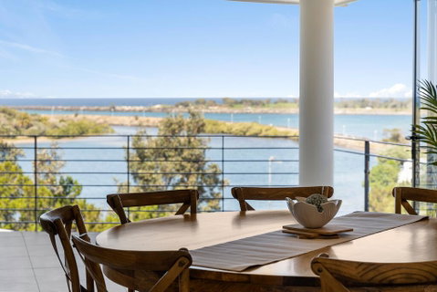 Shawhaven - Accommodation Burleigh 1