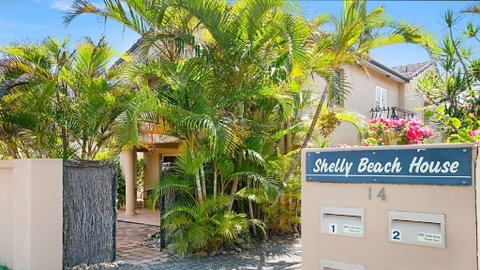 Shelly Beach House 1 - Accommodation Burleigh 1