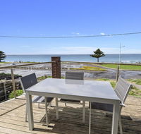 Shemara - Idyllic East Beach property with multiple living areas - Accommodation Burleigh