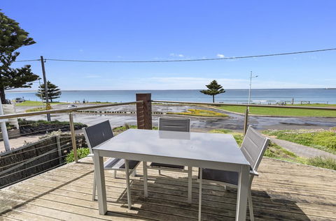 Shemara - Idyllic East Beach Property With Multiple Living Areas - Accommodation Burleigh 0