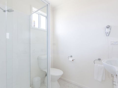 Sheoaks Cottage - Accommodation Burleigh 2