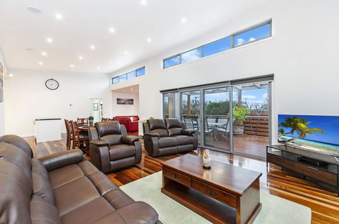 Shore Shanks - Accommodation Burleigh 0