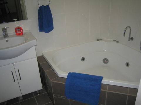 Showgrounds Cottage Naracoorte - Accommodation Burleigh 3