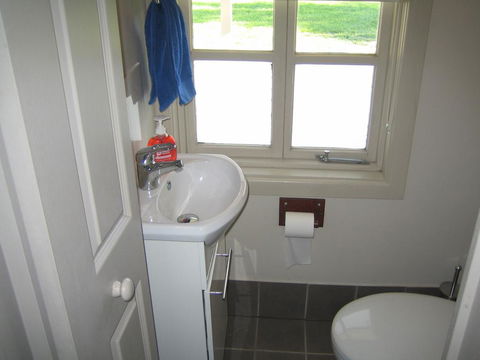 Showgrounds Cottage Naracoorte - Accommodation Burleigh 2
