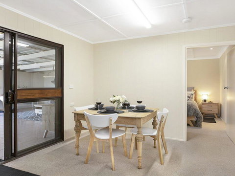 Silky Oak Cottage - Cosy With Country Views - Accommodation Burleigh 3