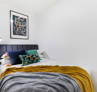 Sleek modern apartment close to everything - Accommodation Burleigh