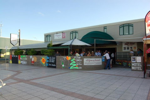Slipway Hotel Motel - Accommodation Burleigh 0